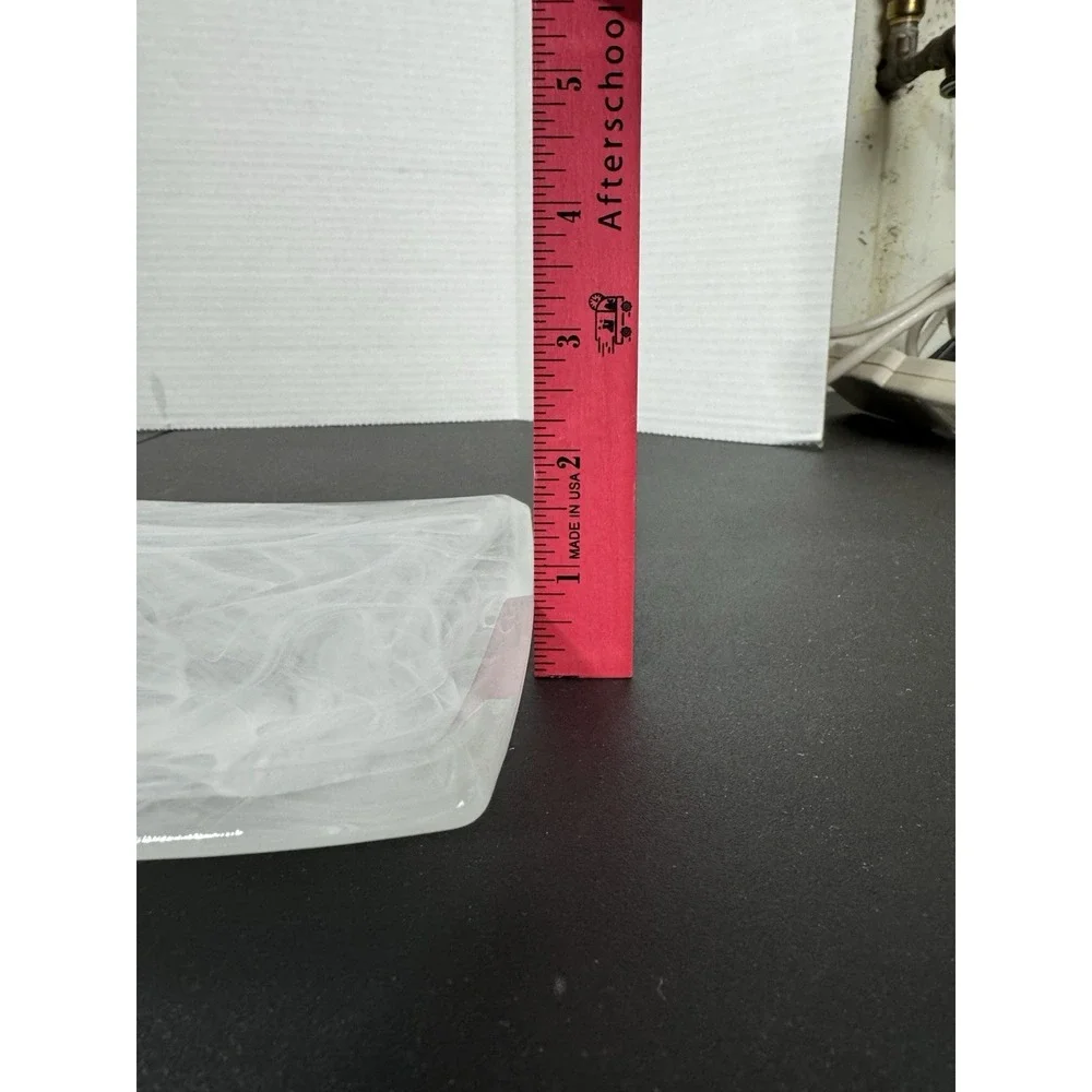 White‎ Swirl Glass Plate by PartiLites Indulgences